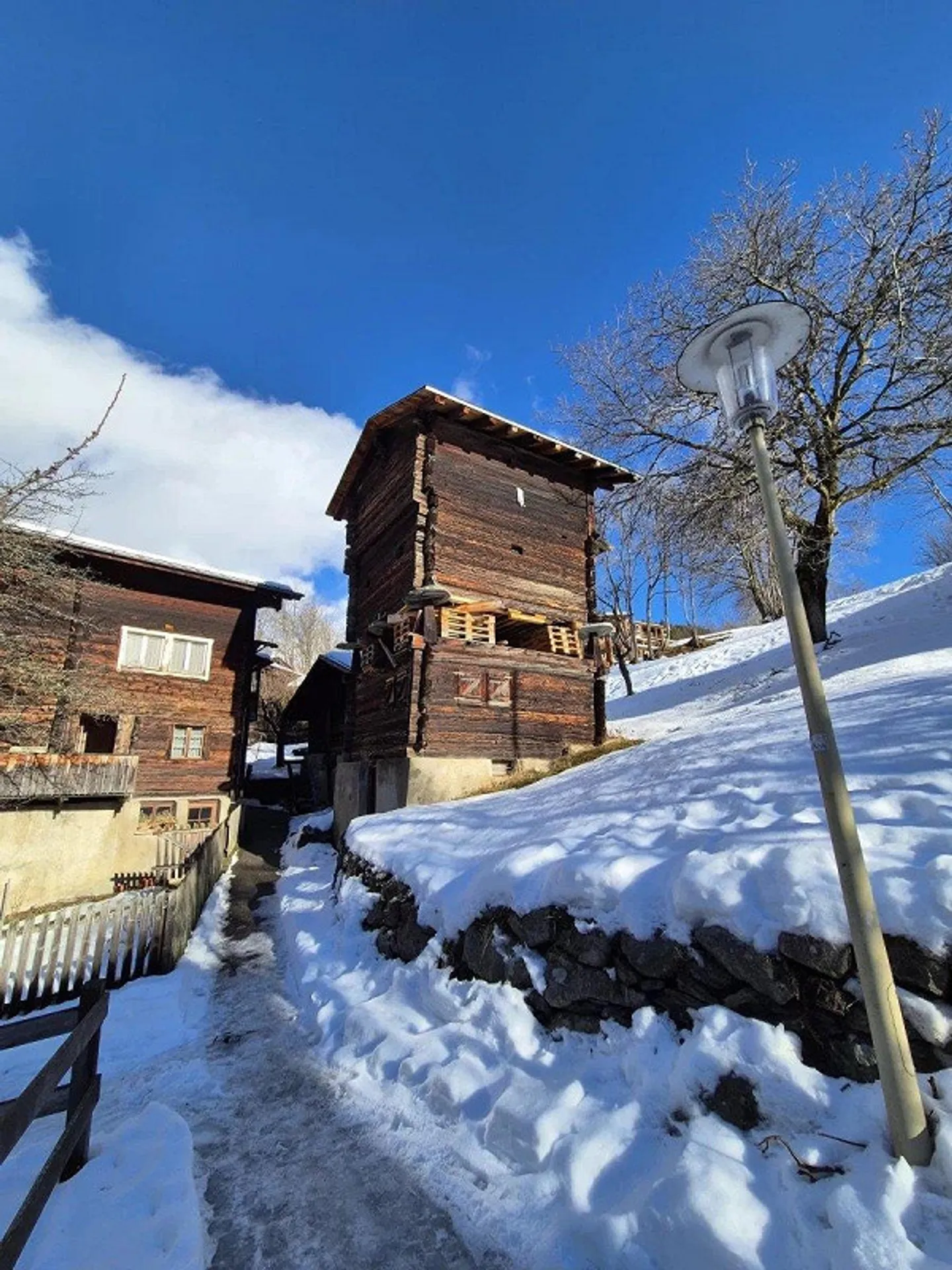 Worthwhile barn in typical Valais style in Goms - Photo 2 of 11
