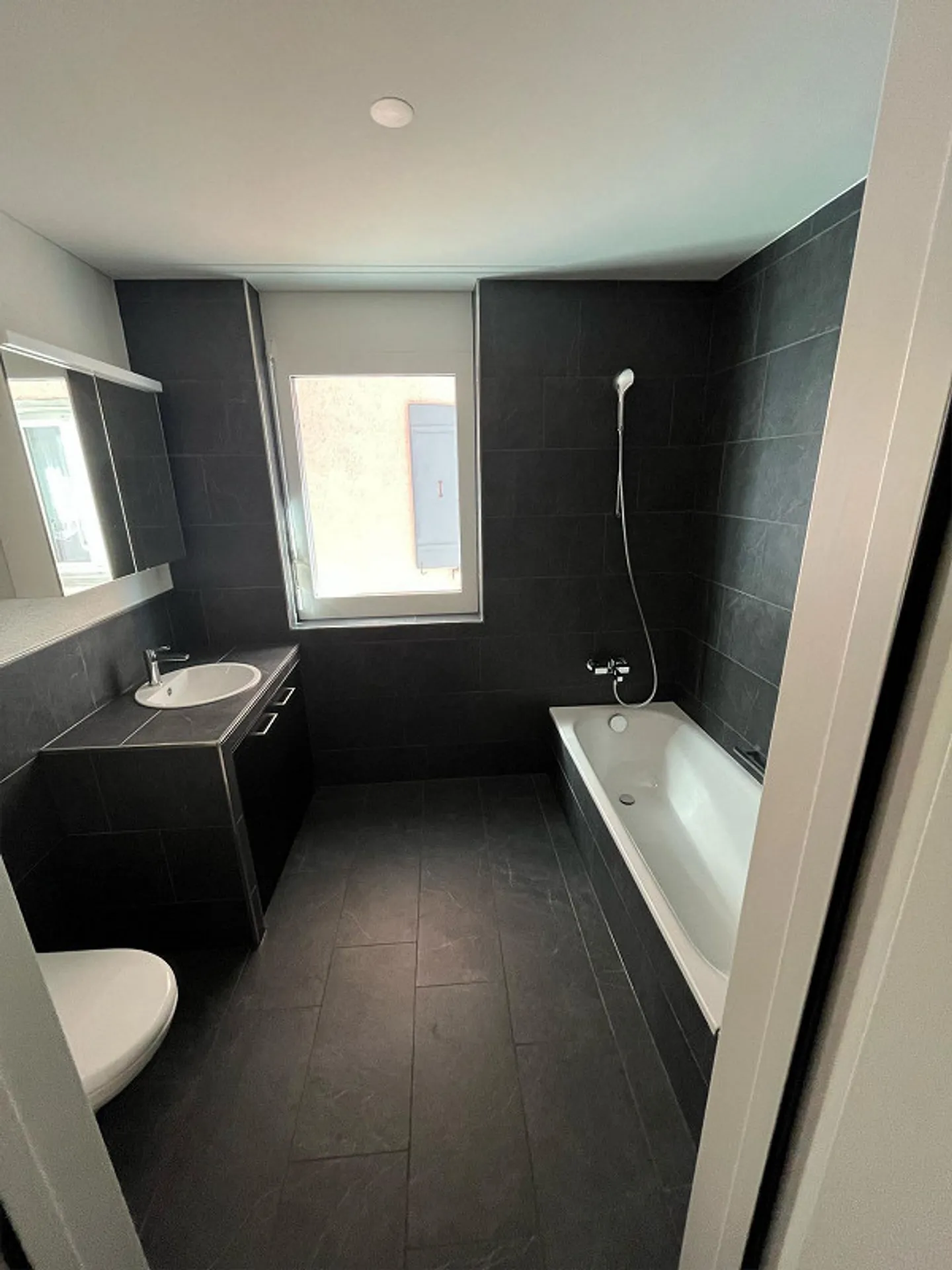 moderne 4,5 Zimmer Wohnung in zentraler Lage als Festwohnsitz - Photo 9 sur 14