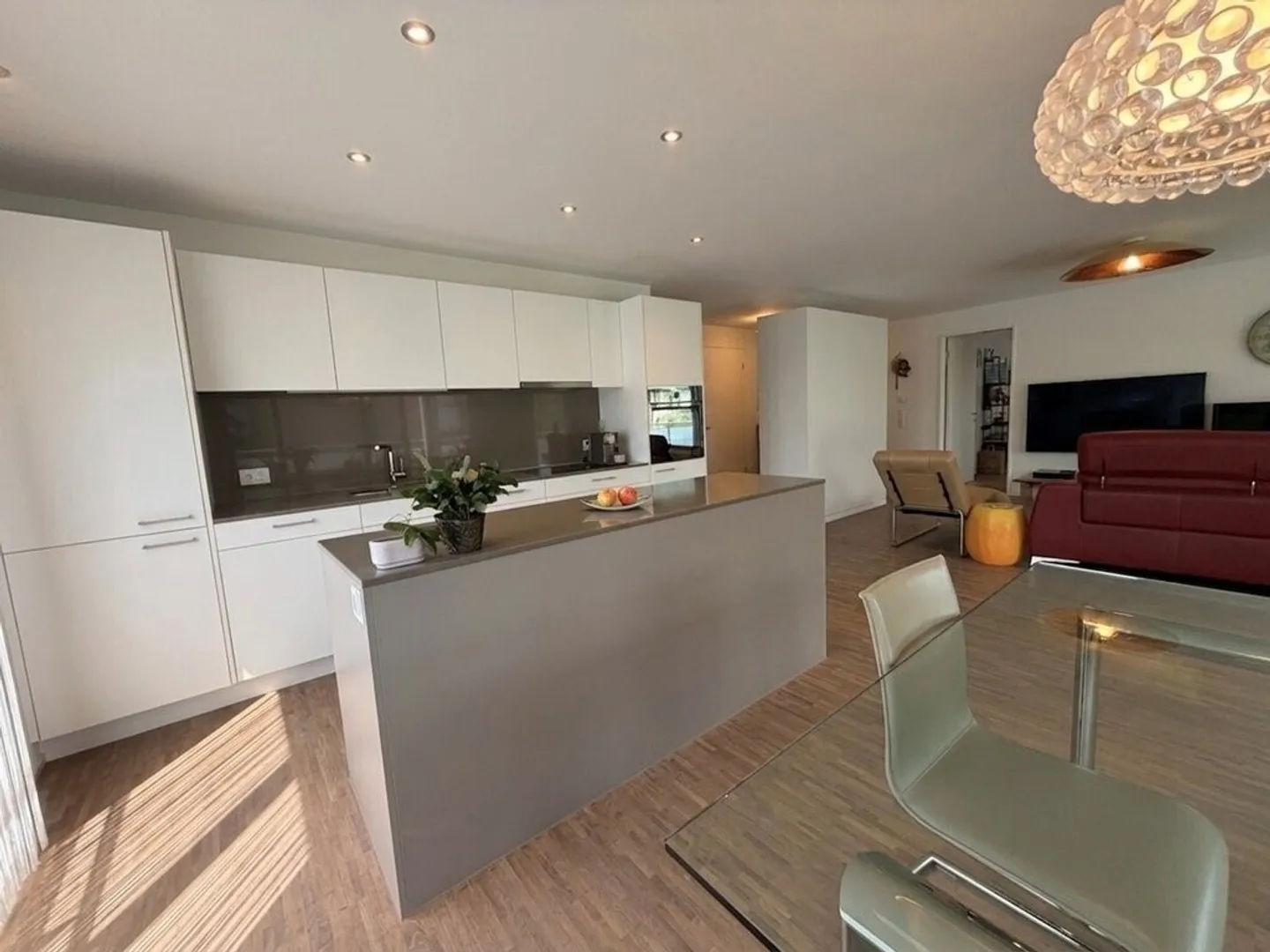 Modernes Apartment mit grossem Balkon - Foto 4 von 11