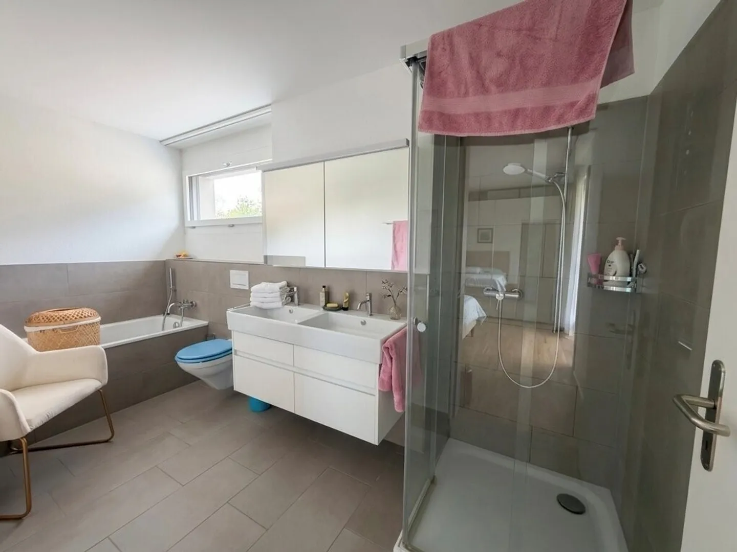 Modernes Apartment mit grossem Balkon - Foto 9 von 11