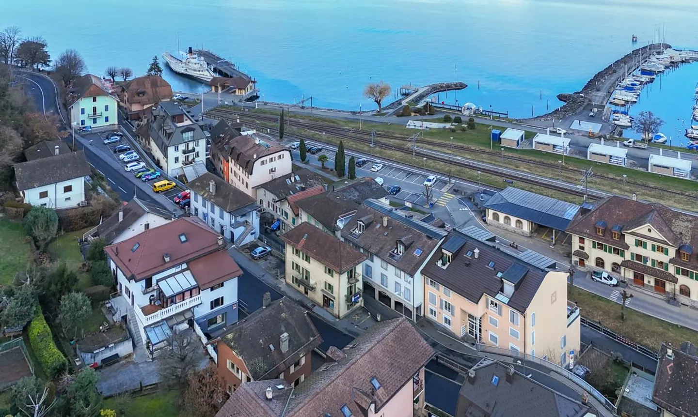 Exclusive: mixed-use building on the main street - Photo 3 of 13