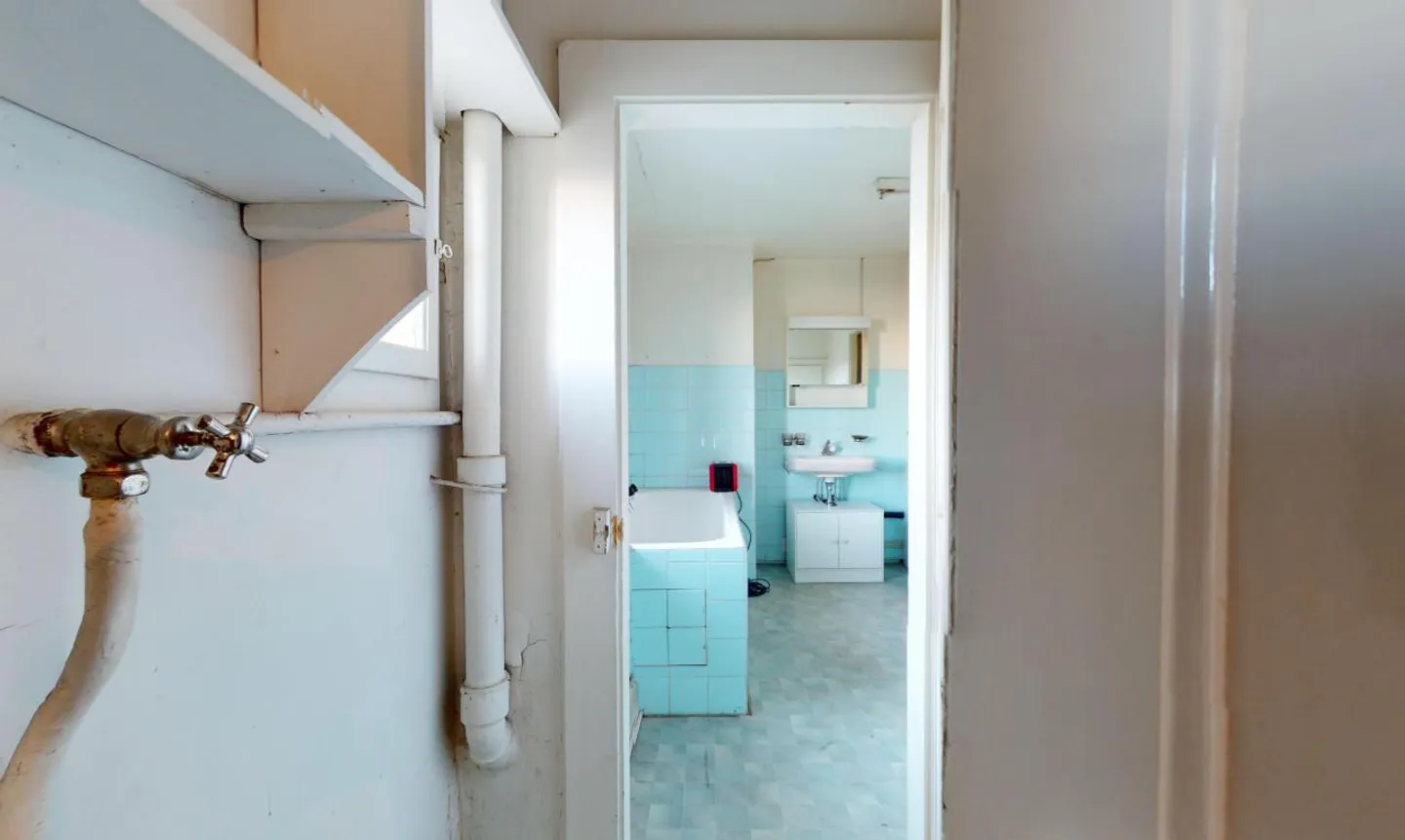 Exclusive: mixed-use building on the main street - Photo 10 of 13