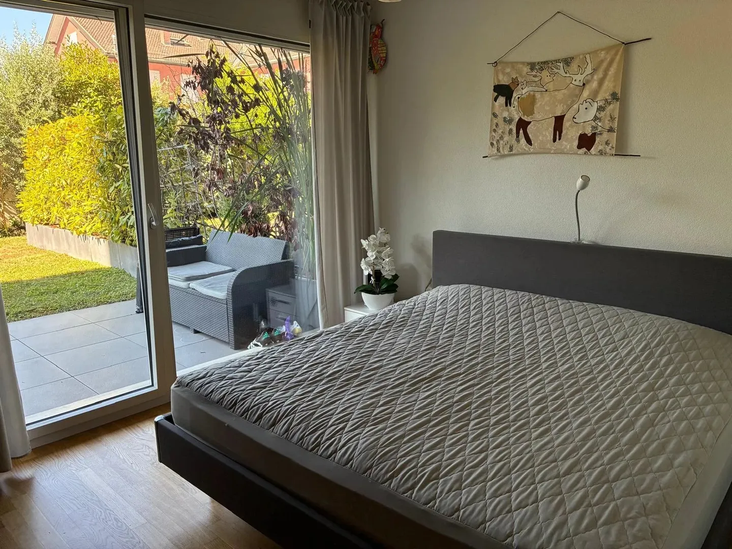 Charming Apartment with Garden - Photo 3 of 8