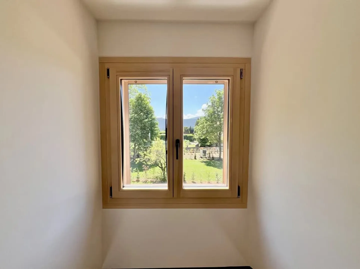 Renovated semi-detached villa ready to move in - Photo 3 of 13