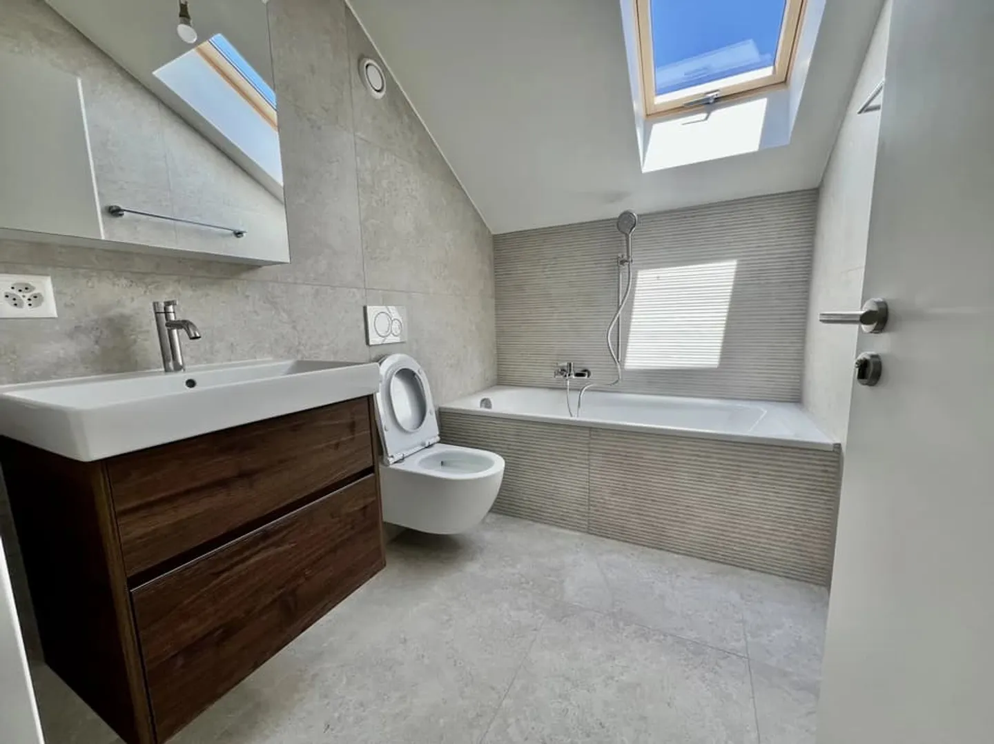 Renovated semi-detached villa ready to move in - Photo 5 of 13