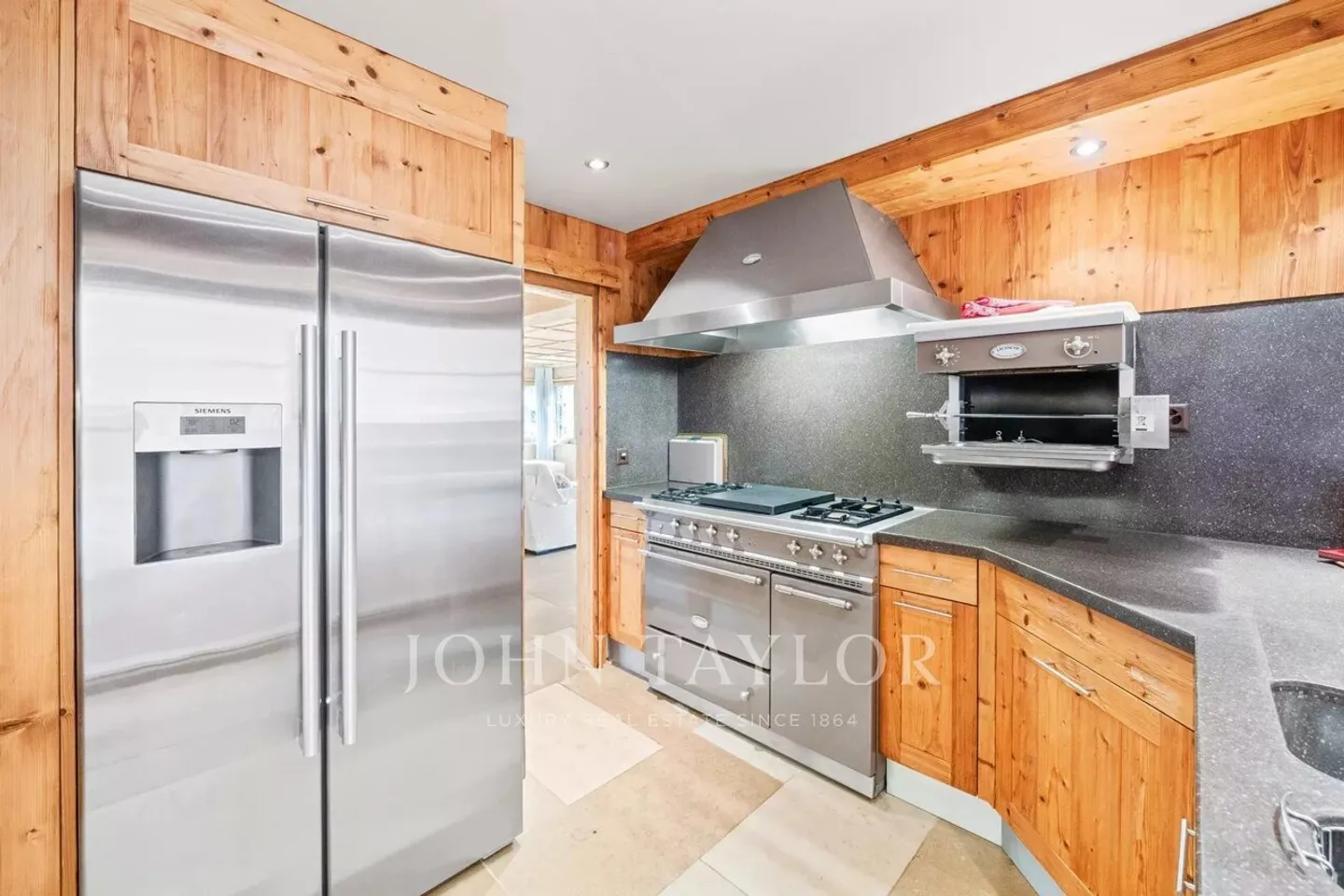 Cocooning Chalet in the center of Crans - Photo 6 of 13