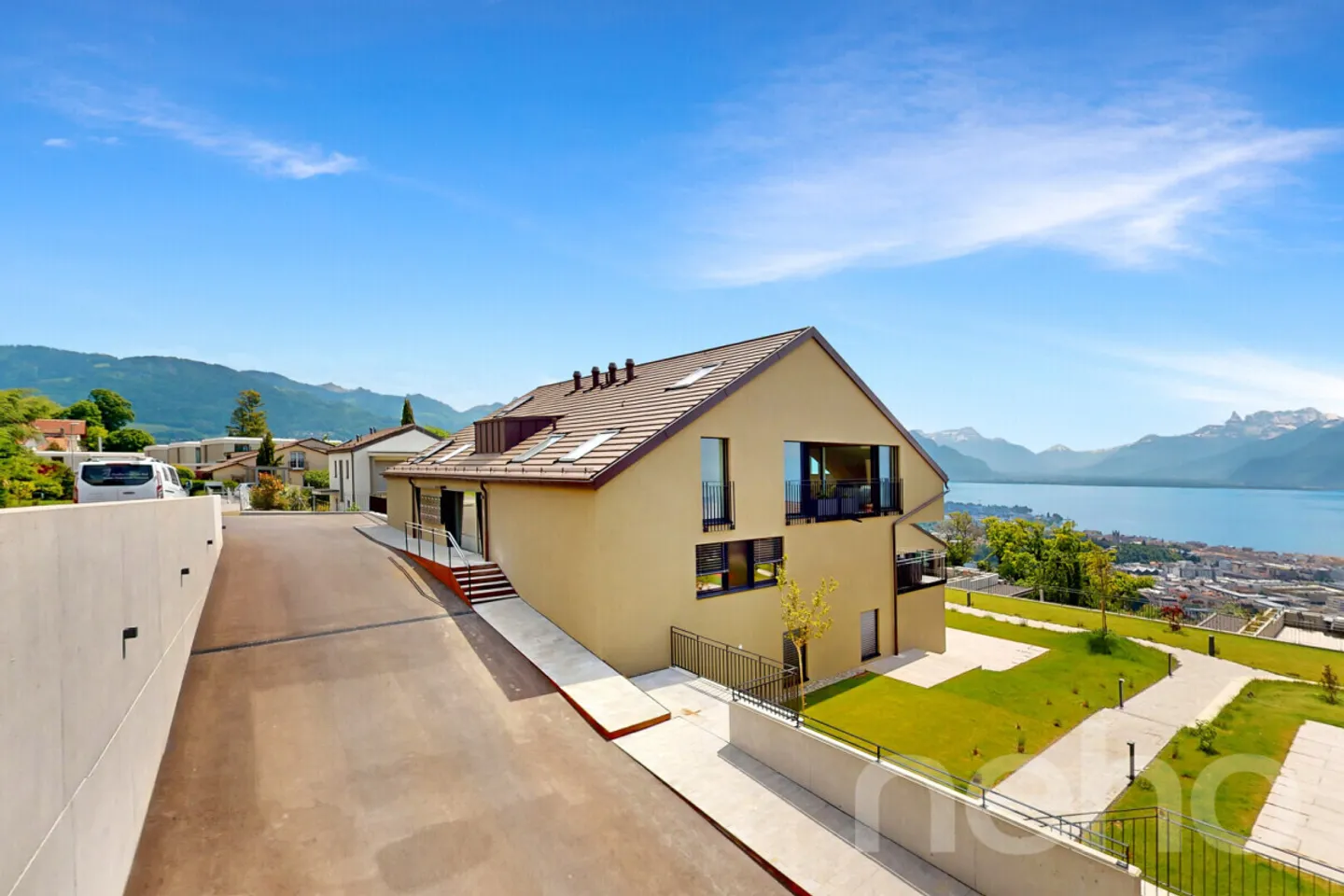 Superbo duplex attico con terrazza e vista panoramica - Foto 2 di 12