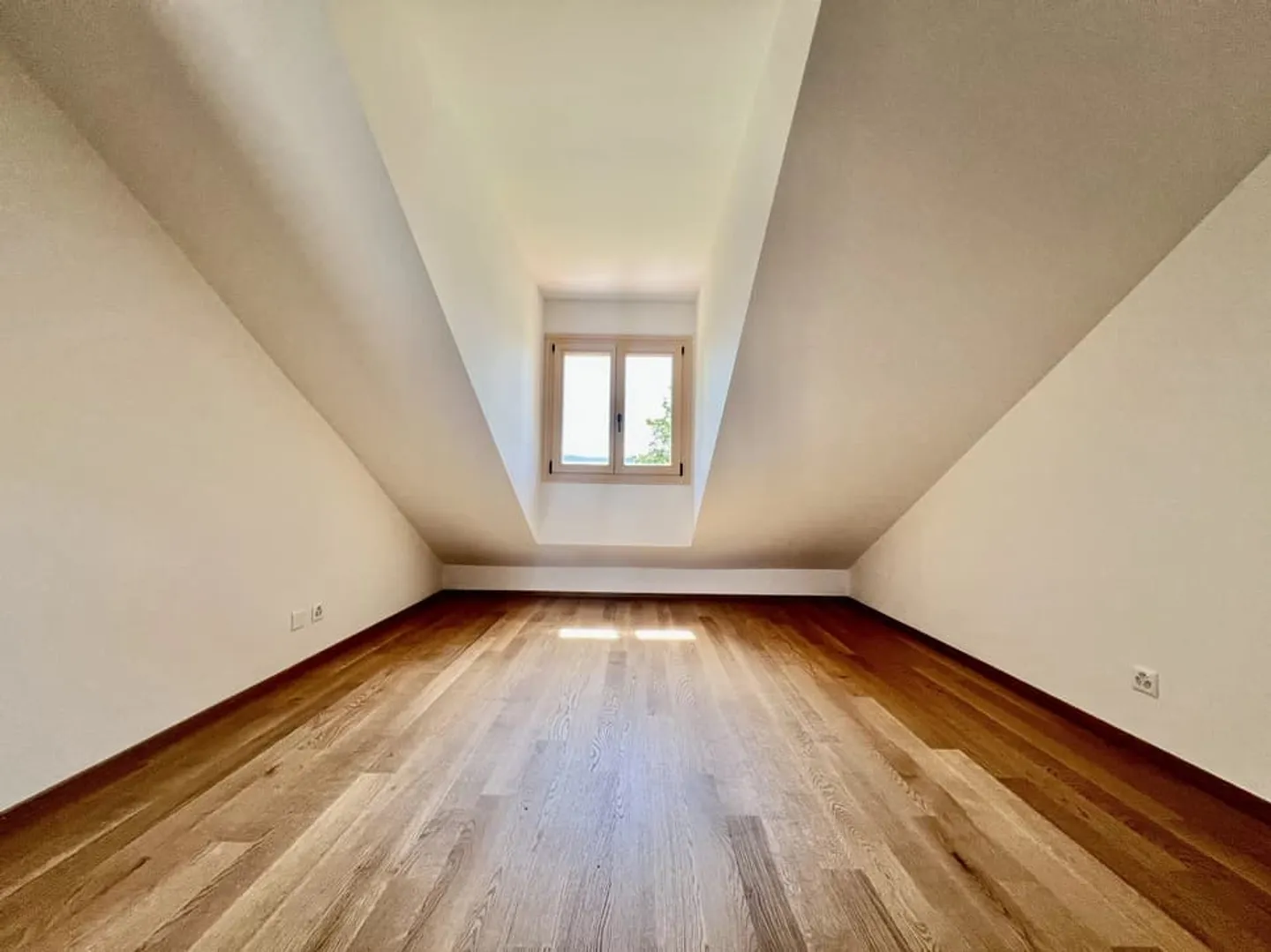 Renovated semi-detached villa ready to move in - Photo 8 of 13