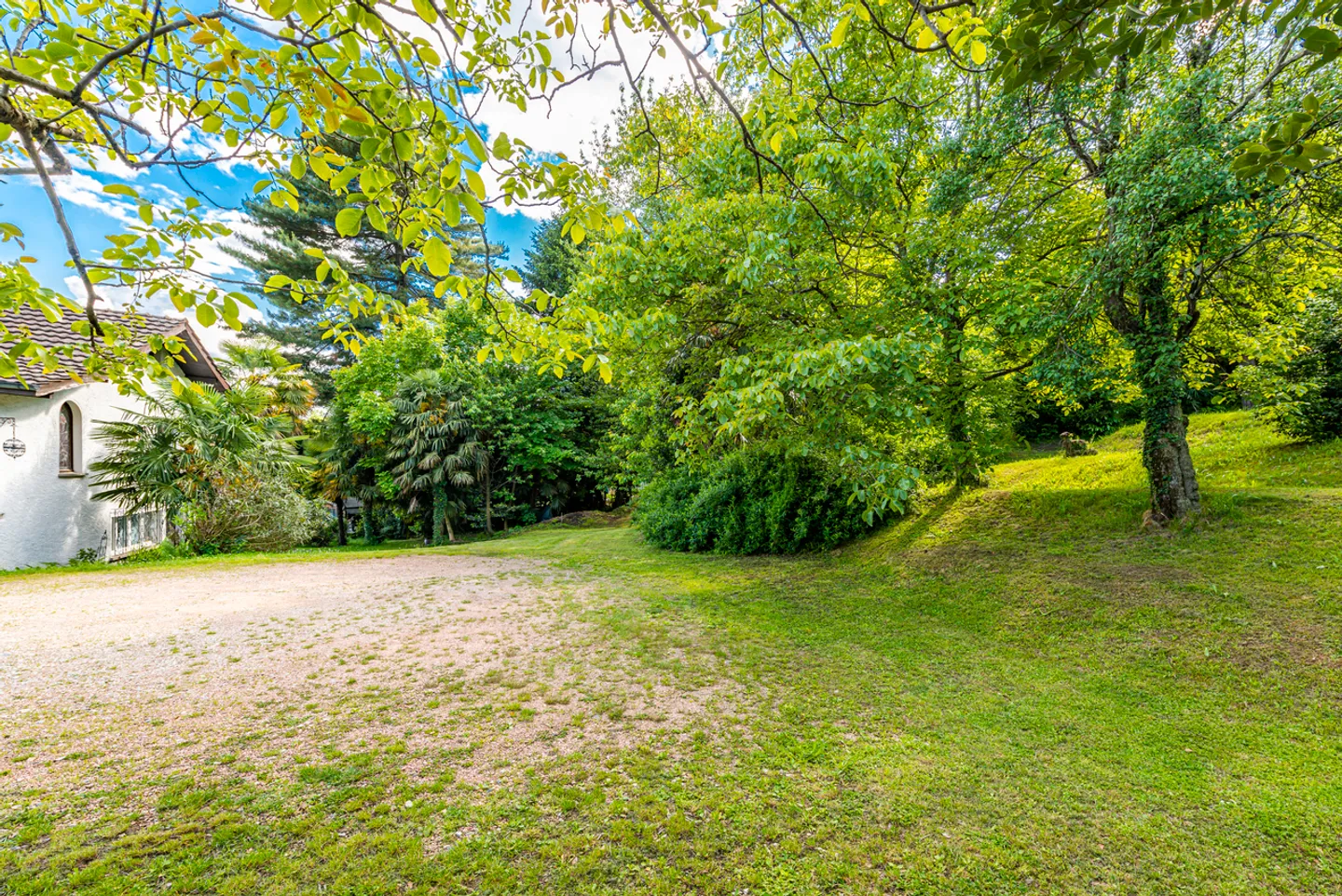 Property for sale - Photo 2 of 4