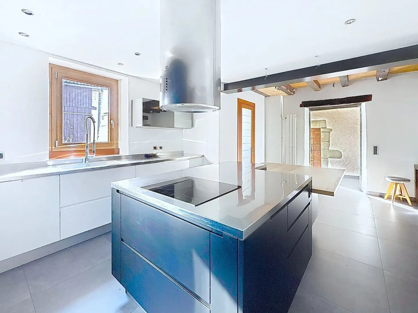 Stunning renovated village house in Aire-la-Ville - Photo 3 of 10