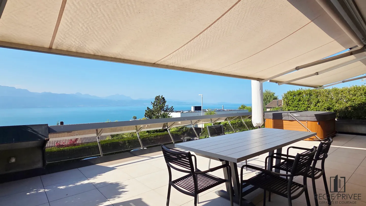 Exceptional apartment with panoramic view of the lake - Photo 1 of 15