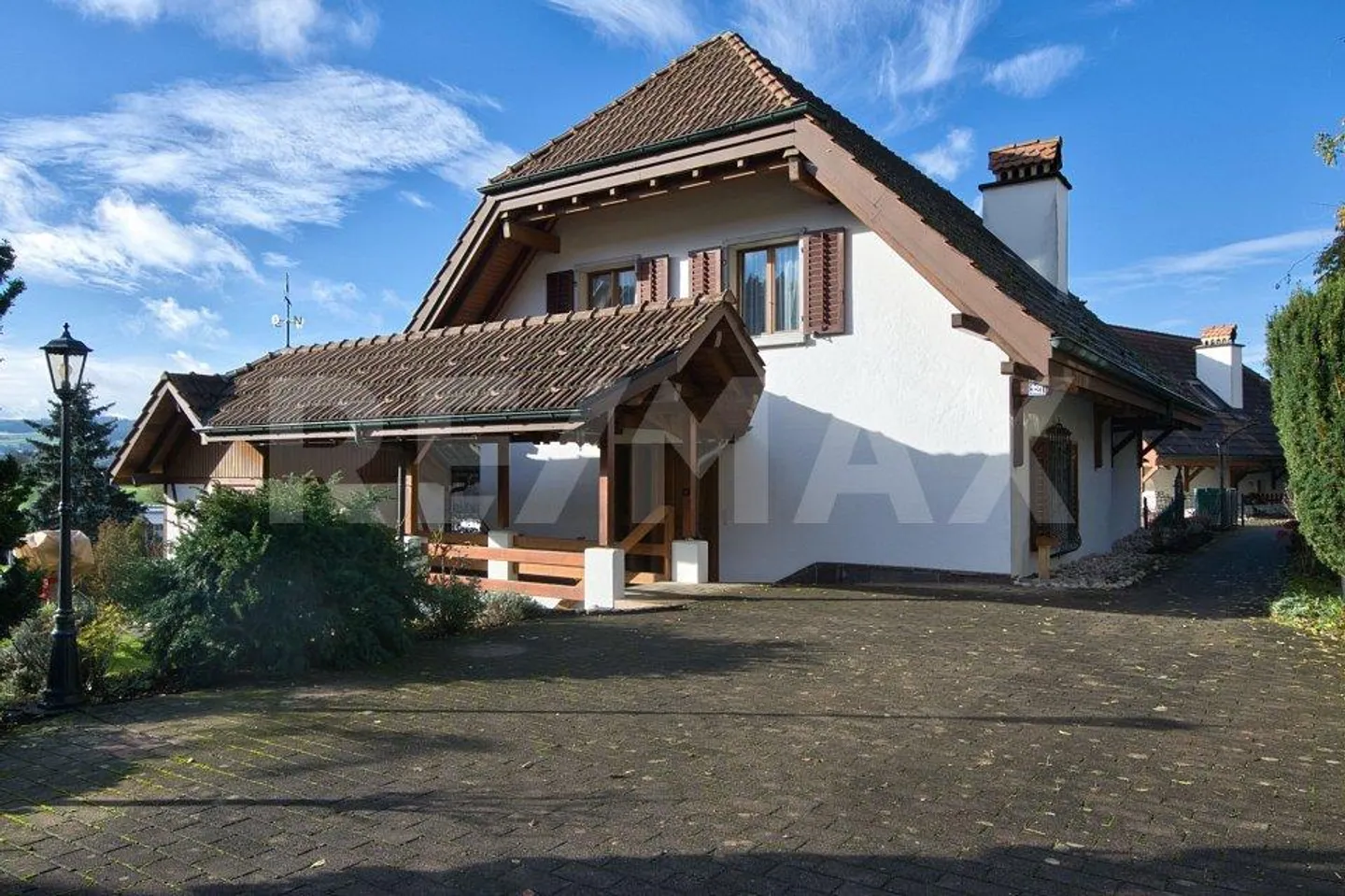 Spacious Single-Family Home in a Quiet Hillside Location - Ideal for Families - Photo 11 of 13