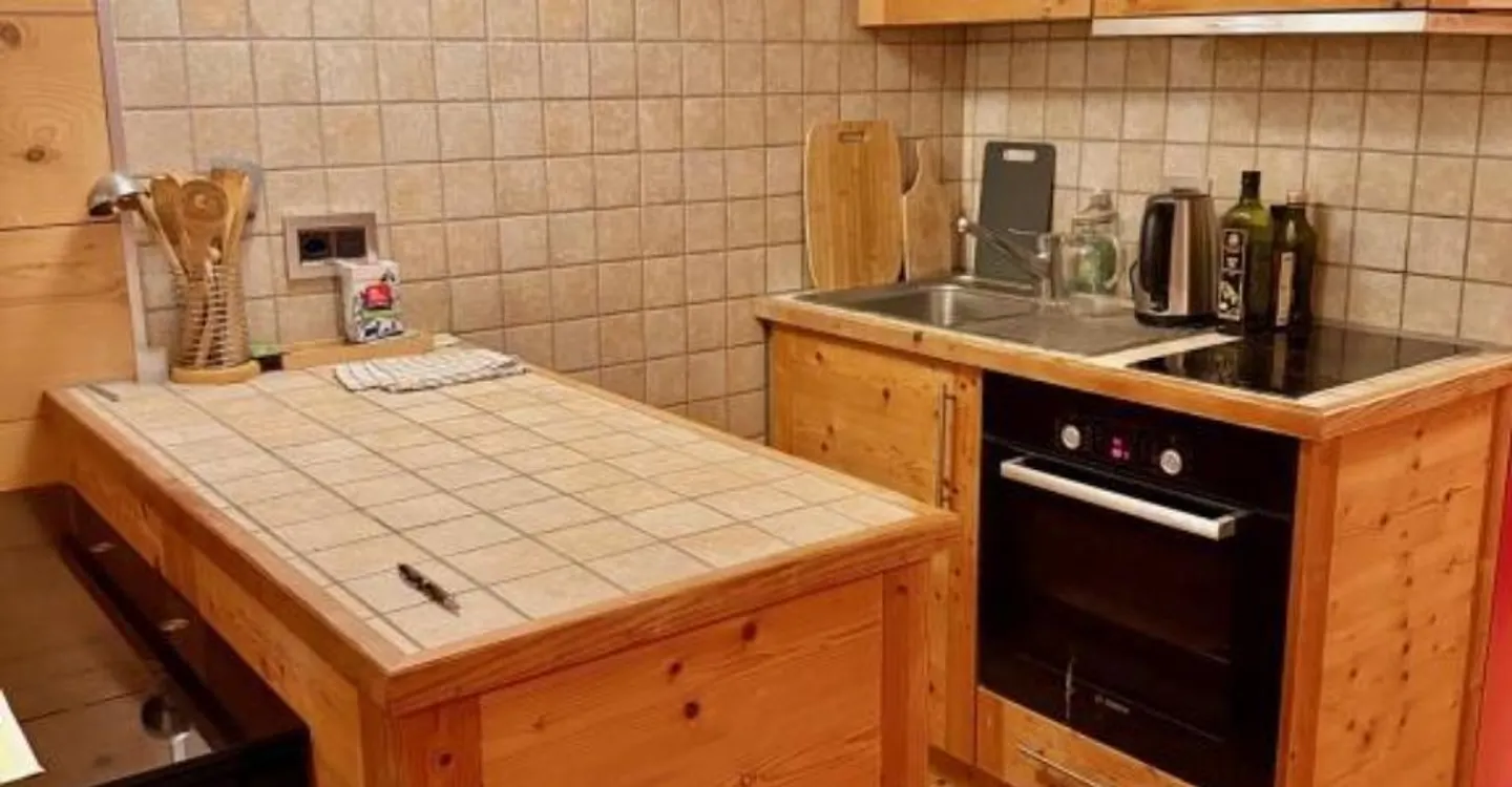 For rent in Sierre, charming 2.5 rooms on the 1st floor - Photo 2 of 5