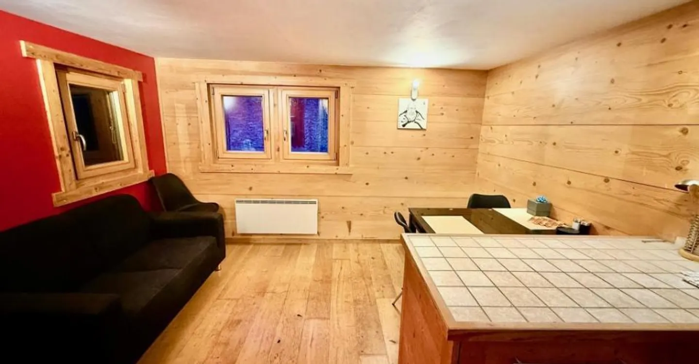 For rent in Sierre, charming 2.5 rooms on the 1st floor - Photo 3 of 5