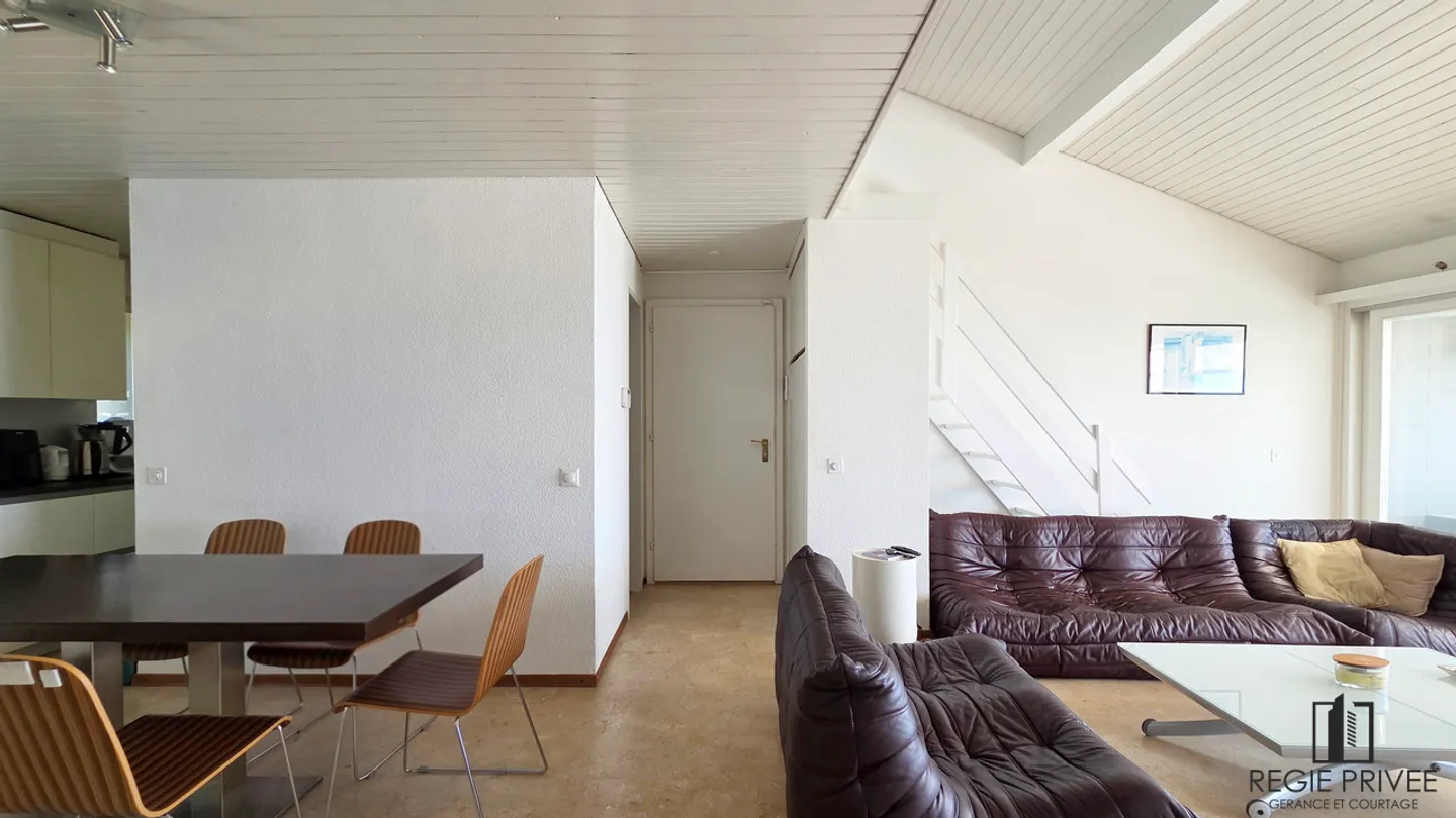 Exceptional apartment with panoramic view of the lake - Photo 4 of 15