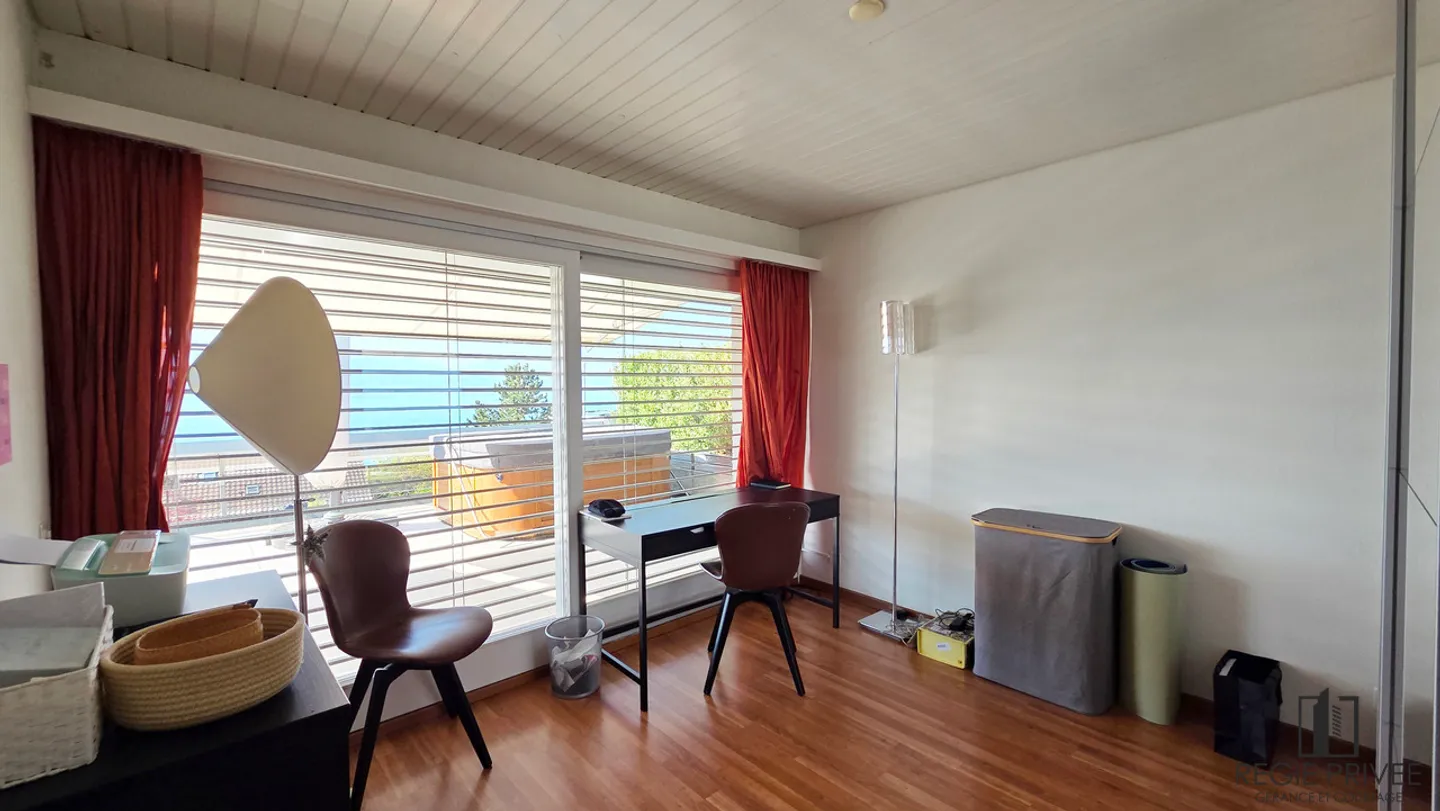 Exceptional apartment with panoramic view of the lake - Photo 9 of 15