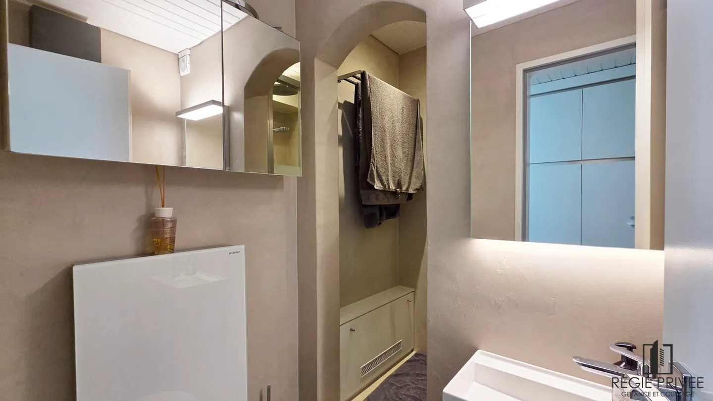 Exceptional apartment with panoramic view of the lake - Photo 10 of 15