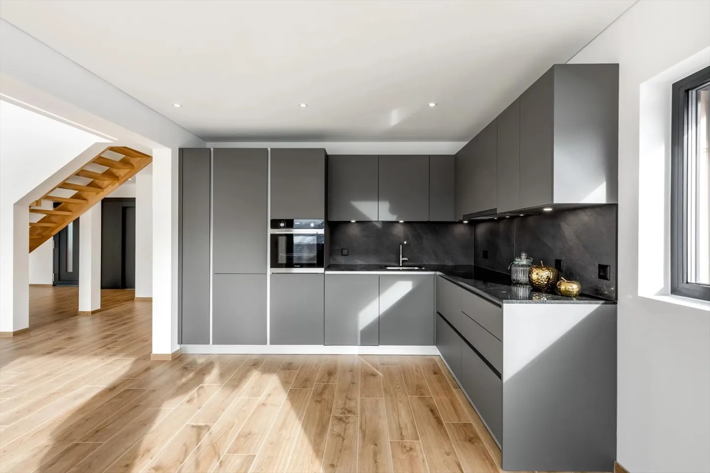 Contemporary elegance in Lens with a spectacular mountain panorama - Photo 5 of 13