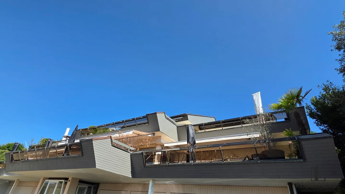 Exceptional apartment with panoramic view of the lake - Photo 14 of 15