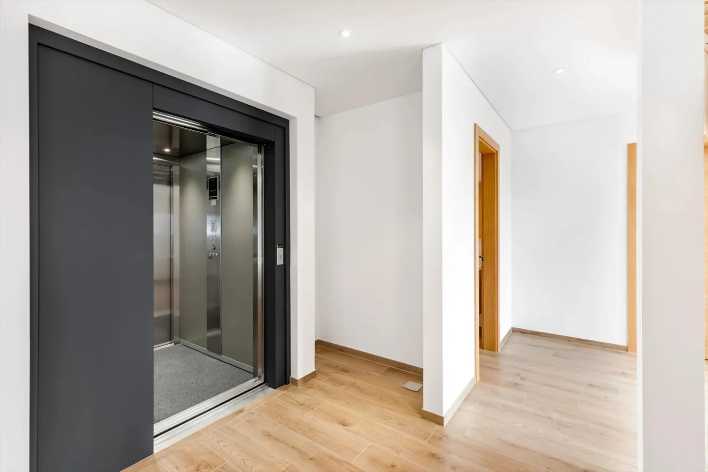 Contemporary elegance in Lens with a spectacular mountain panorama - Photo 6 of 13