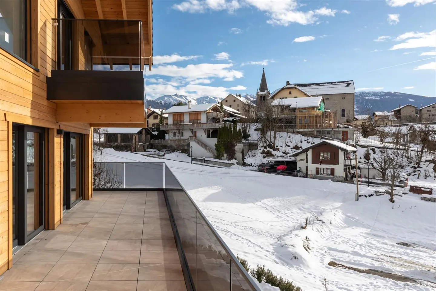 Contemporary elegance in Lens with a spectacular mountain panorama - Photo 7 of 13