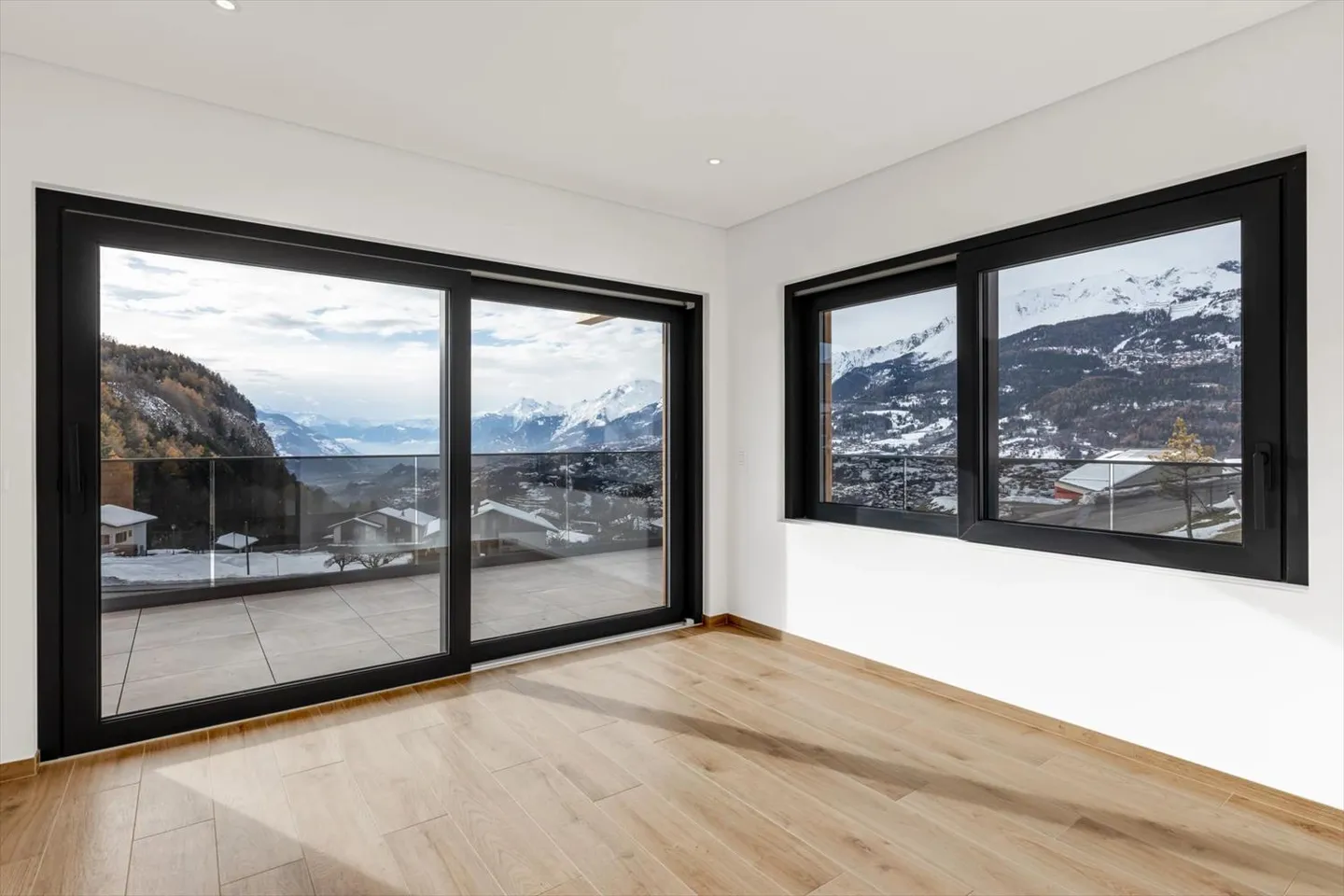 Contemporary elegance in Lens with a spectacular mountain panorama - Photo 8 of 13