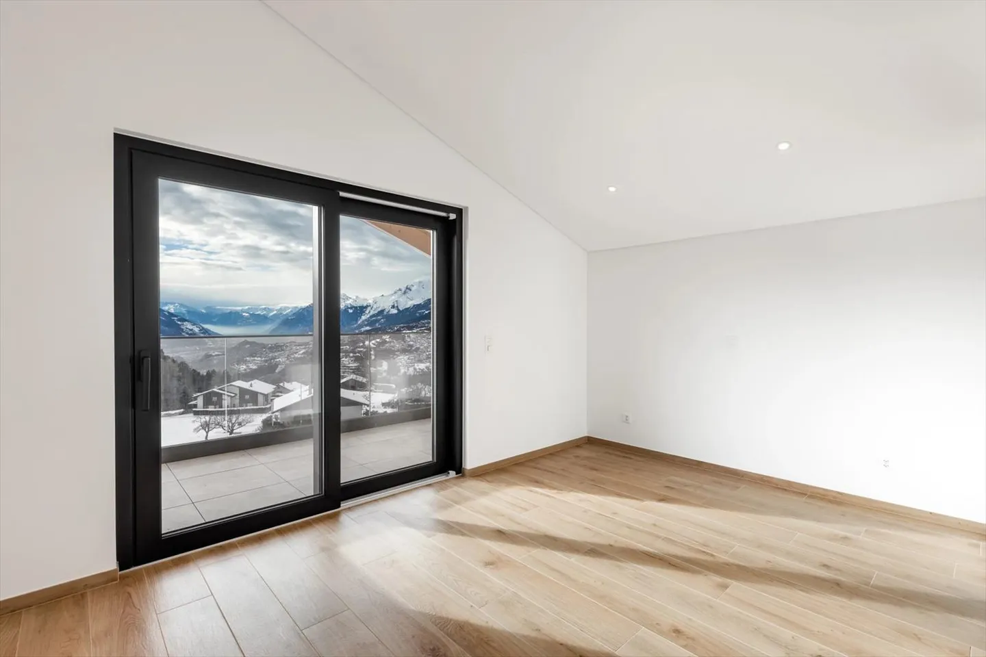 Contemporary elegance in Lens with a spectacular mountain panorama - Photo 11 of 13
