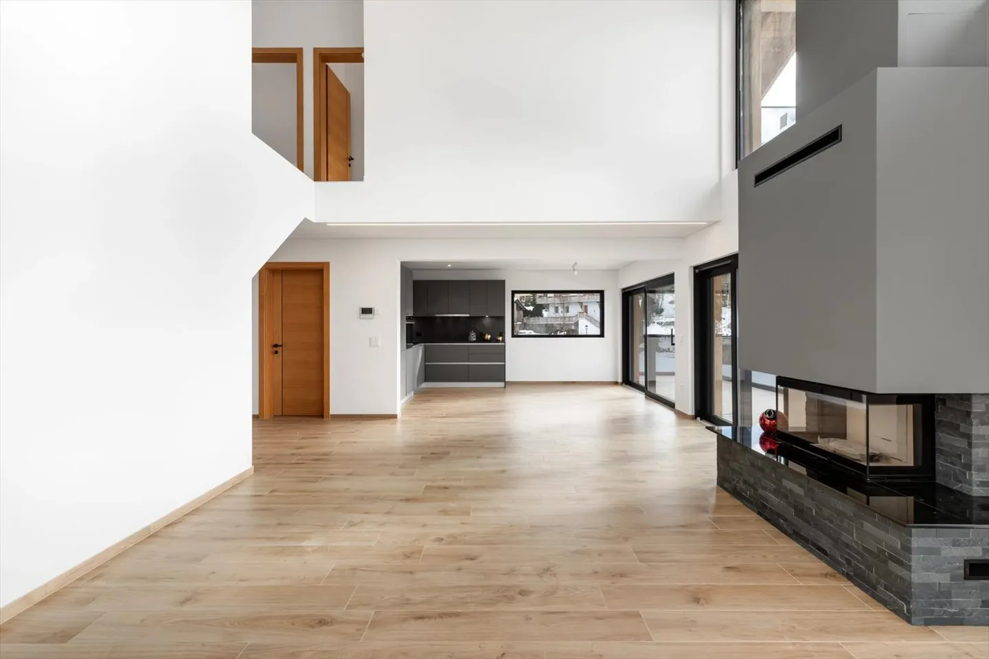 Contemporary elegance in Lens with a spectacular mountain panorama - Photo 4 of 13