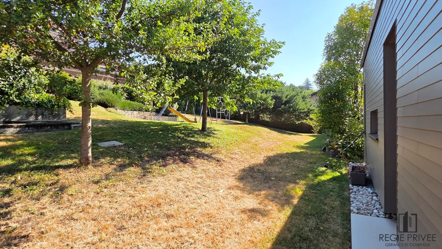 Exceptional apartment with panoramic view of the lake - Photo 12 of 15