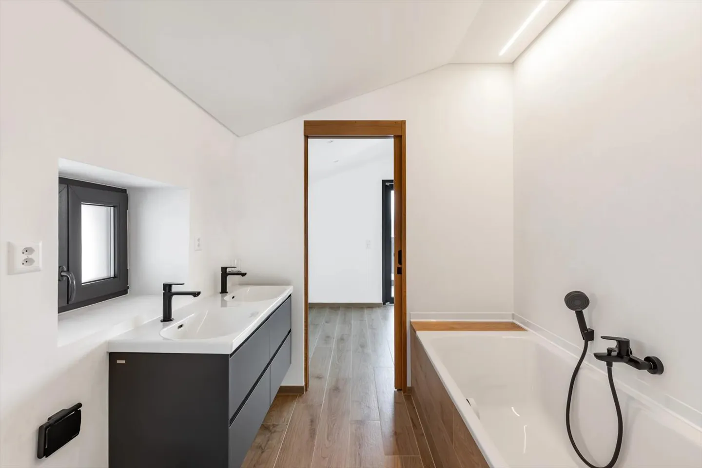 Contemporary elegance in Lens with a spectacular mountain panorama - Photo 13 of 13