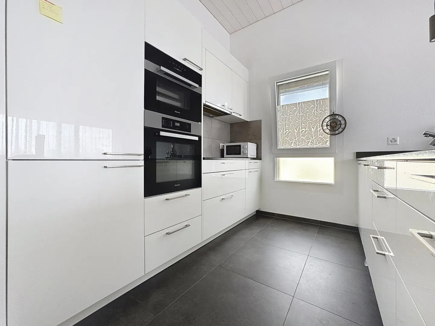 3.5 Room Apartment - Photo 1 of 10