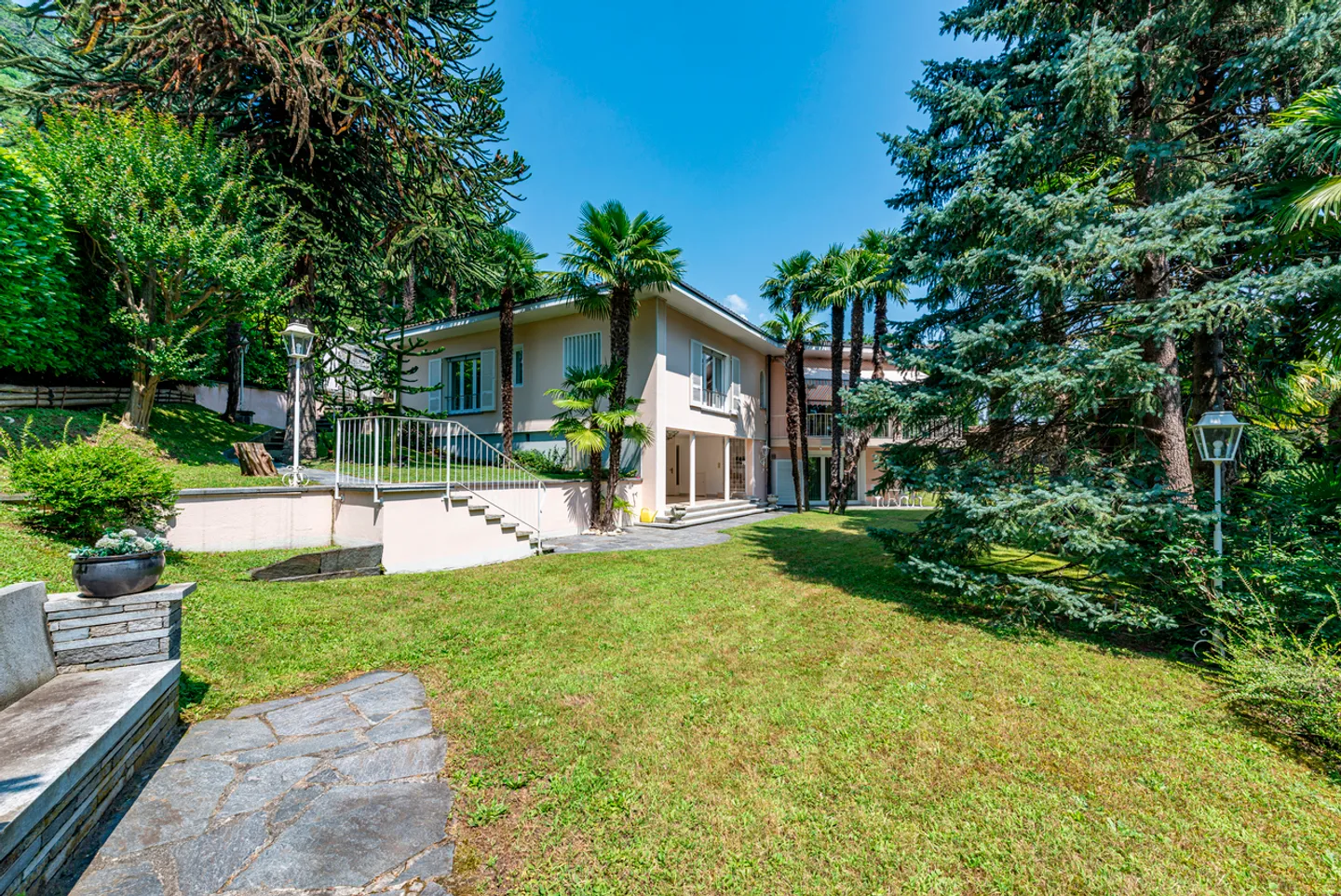 Elegante proprietà immersa nei vigneti di Agno - Foto 1 di 18