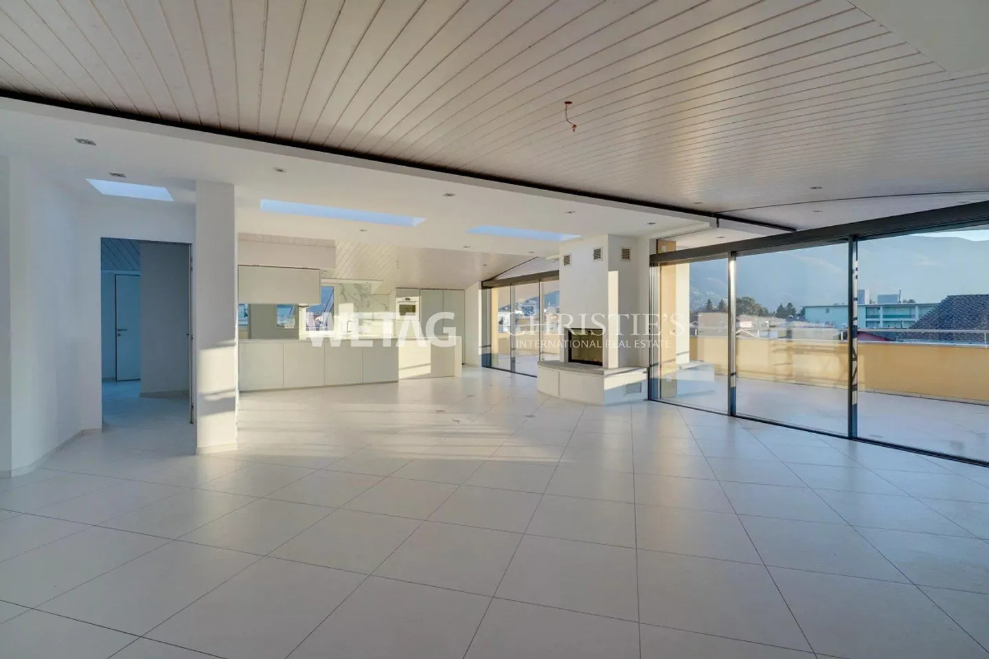 Ascona: Elegante attico di lusso con ampie terrazze in stile zen... - Foto 2 di 11