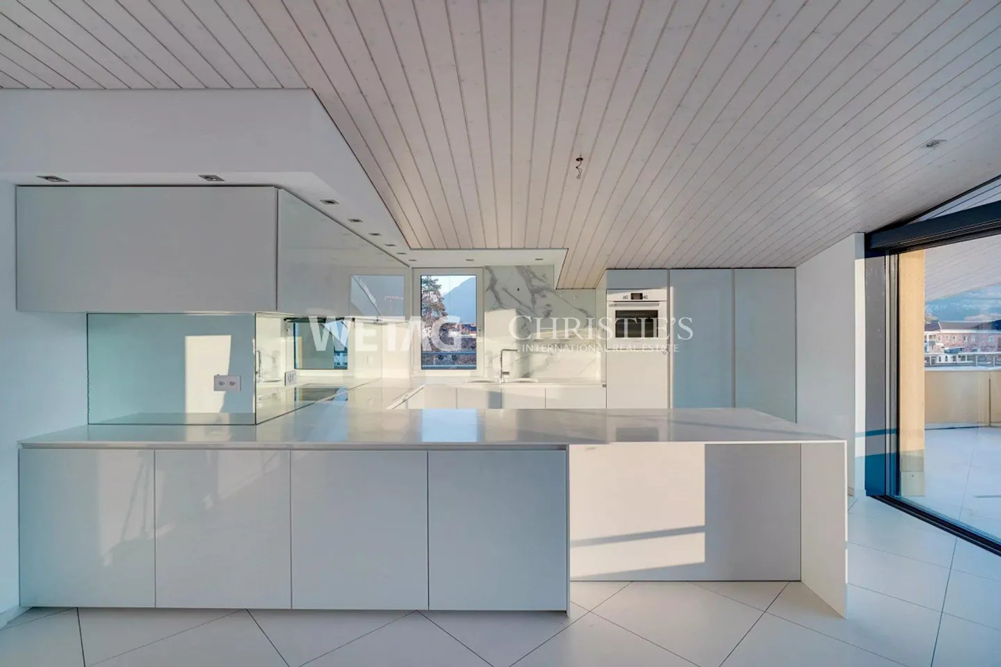 Ascona: Elegante attico di lusso con ampie terrazze in stile zen... - Foto 3 di 11