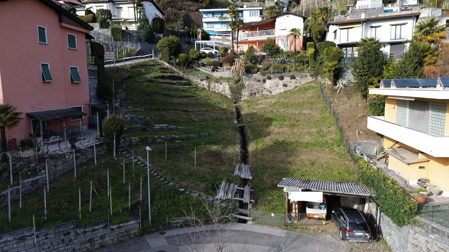 Terrain constructible avec projet approuvé et vue sur le lac à Gordola - Photo 6 sur 10