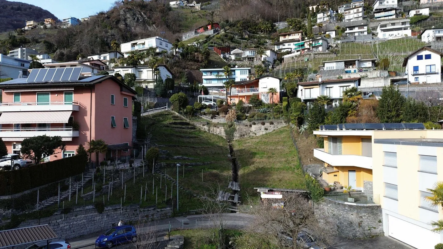 Terrain constructible avec projet approuvé et vue sur le lac à Gordola - Photo 7 sur 10