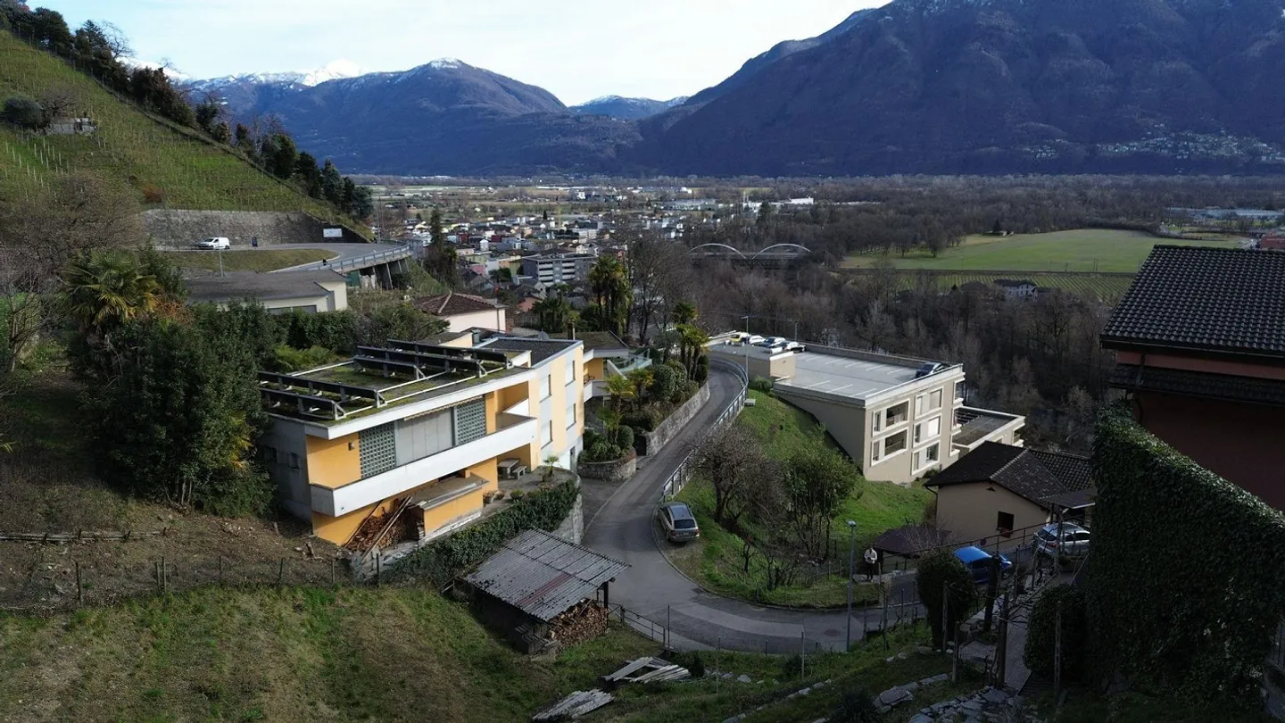 Terrain constructible avec projet approuvé et vue sur le lac à Gordola - Photo 8 sur 10
