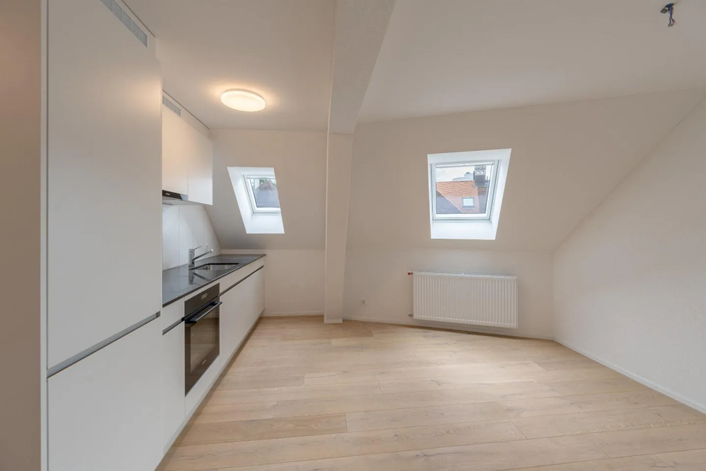 Charmante 1.5-Zimmer-Penthouse - Foto 1 von 6