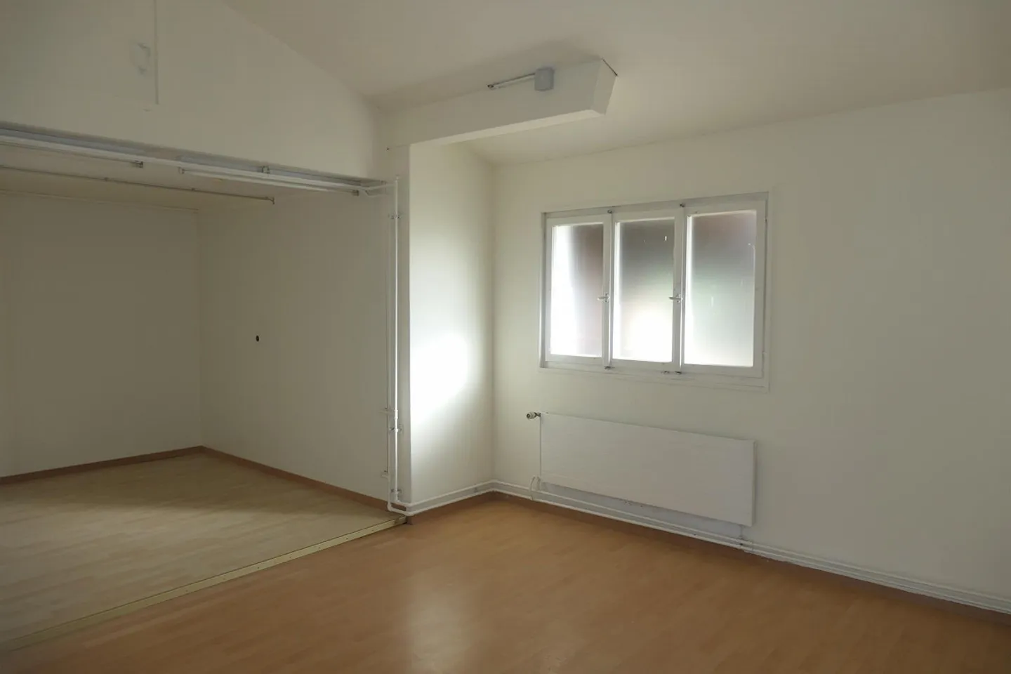 Espace commercial avec options de stationnement - Photo 3 sur 5