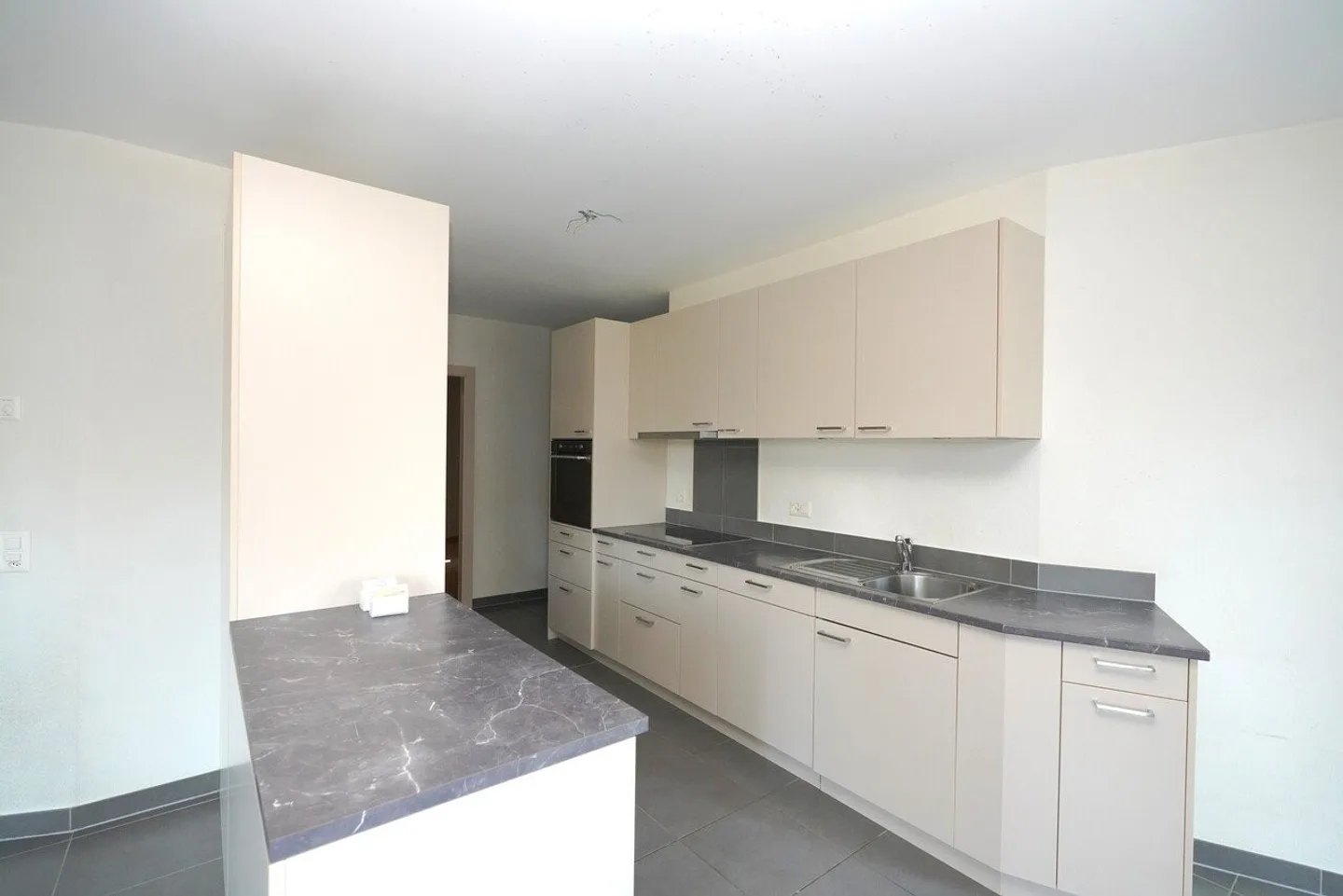 APPARTAMENTO DI 4.5 LOCALI NEL CENTRO DI SIERRE - Foto 6 di 13