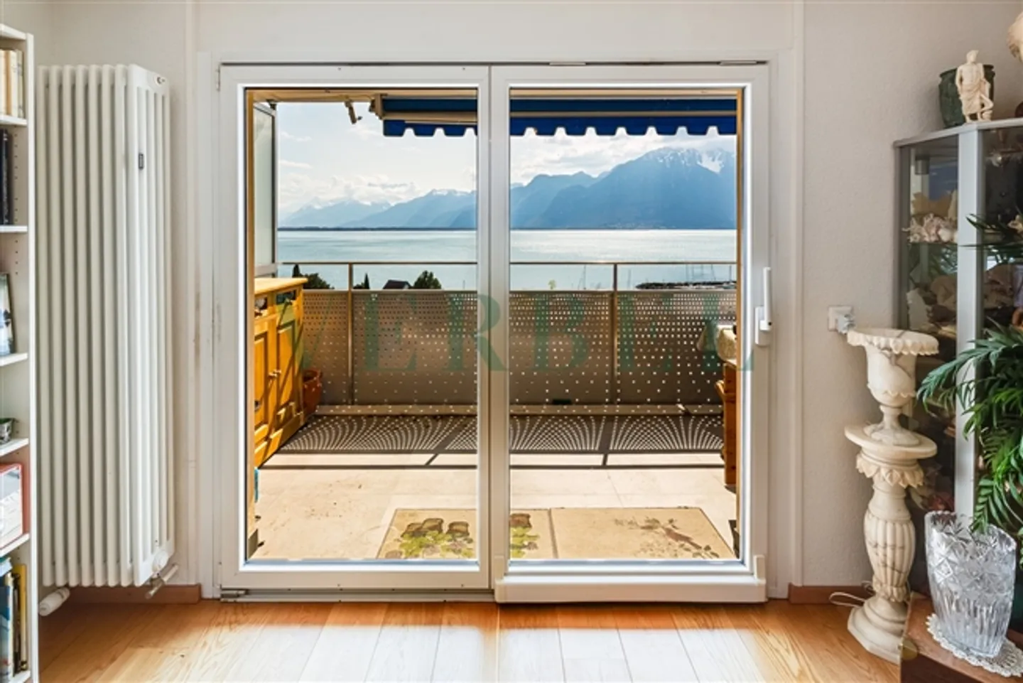 Appartement lumineux de 3,5 pièces au 9ème étage avec vue sur le lac Léman - Photo 3 sur 7