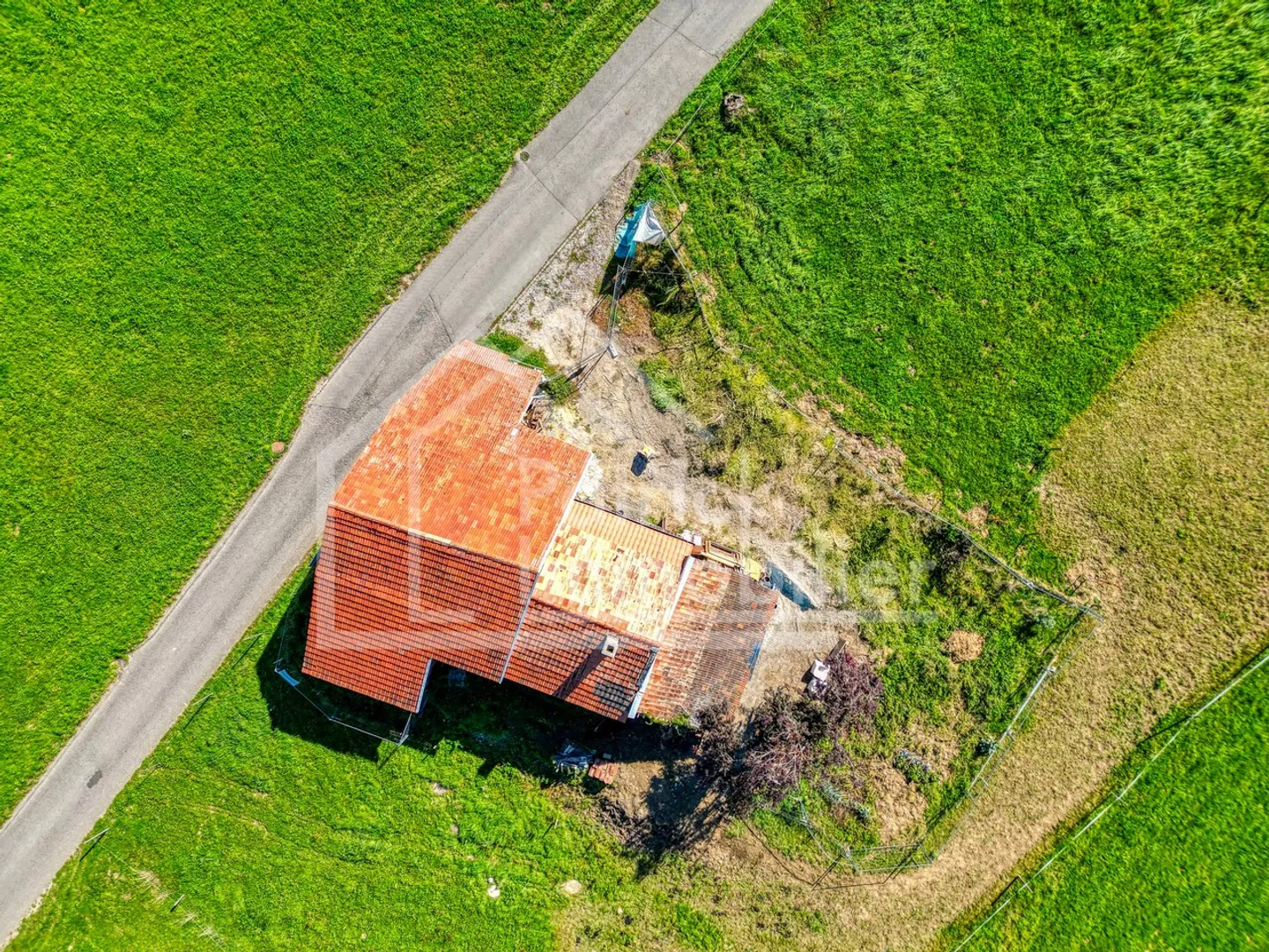 Ferme avec potentiel de rénovation avant-projet disponible - Photo 2 sur 6