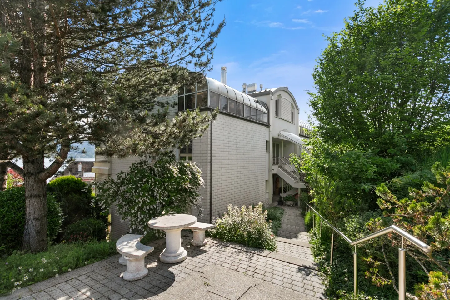 Charming Garden Duplex Apartment - Photo 9 of 12