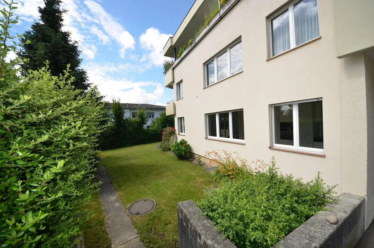 Attractive and spacious apartment in a green environment - Photo 2 of 12