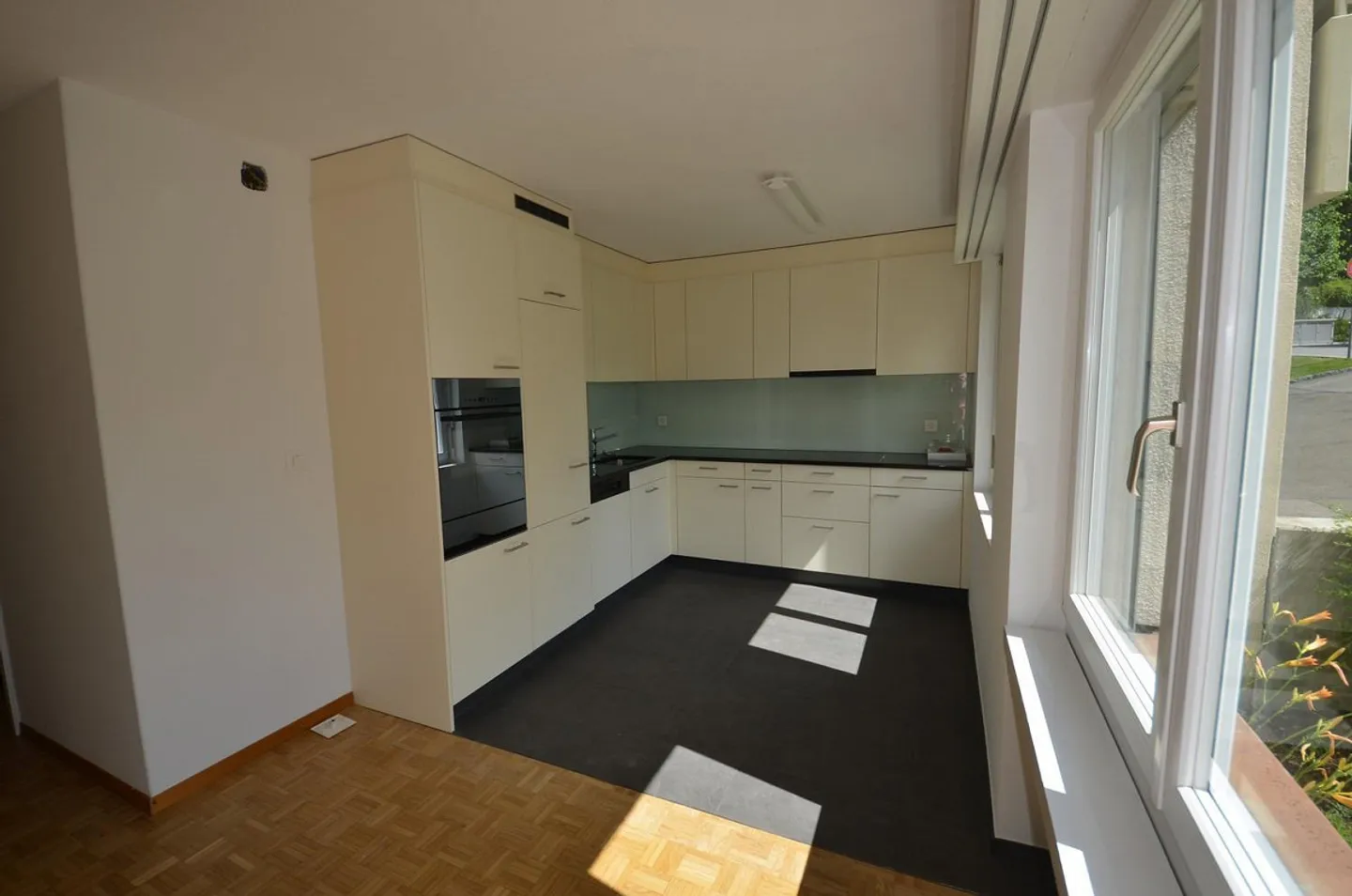 Attractive and spacious apartment in a green environment - Photo 5 of 12