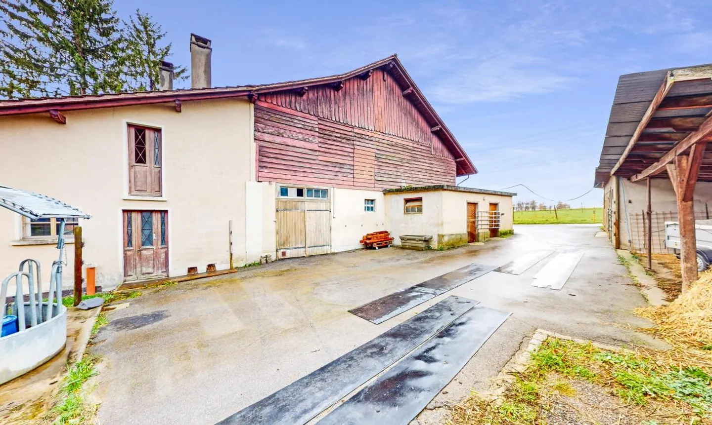 A property with multiple possibilities! - Photo 11 of 13