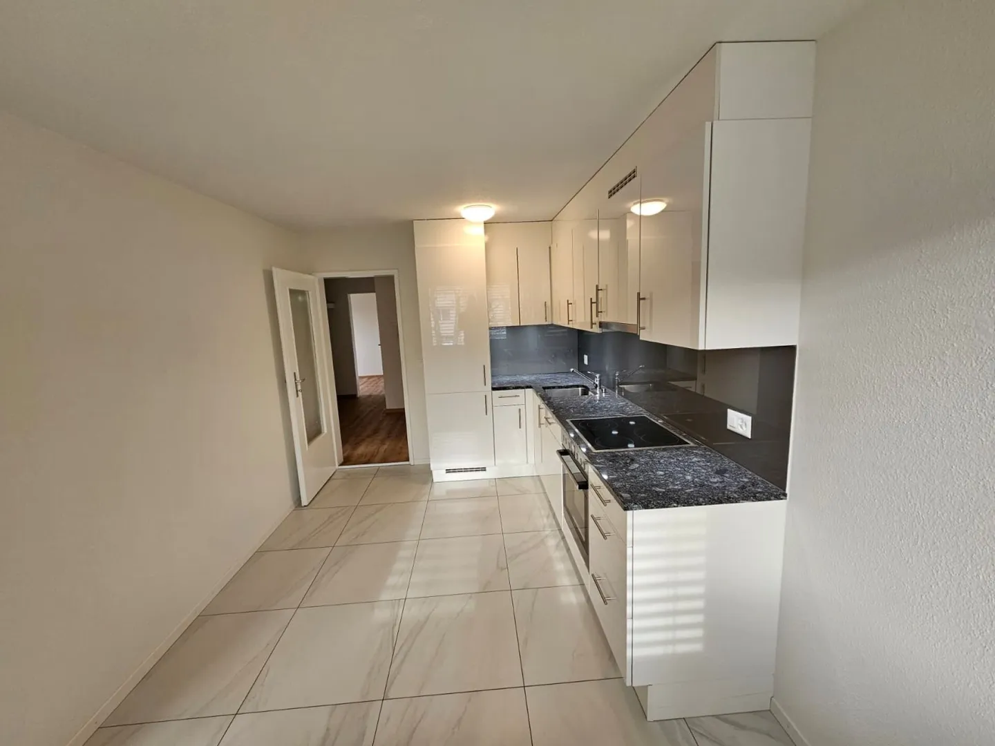 Modern 3.5 Room Apartment - Photo 4 of 22