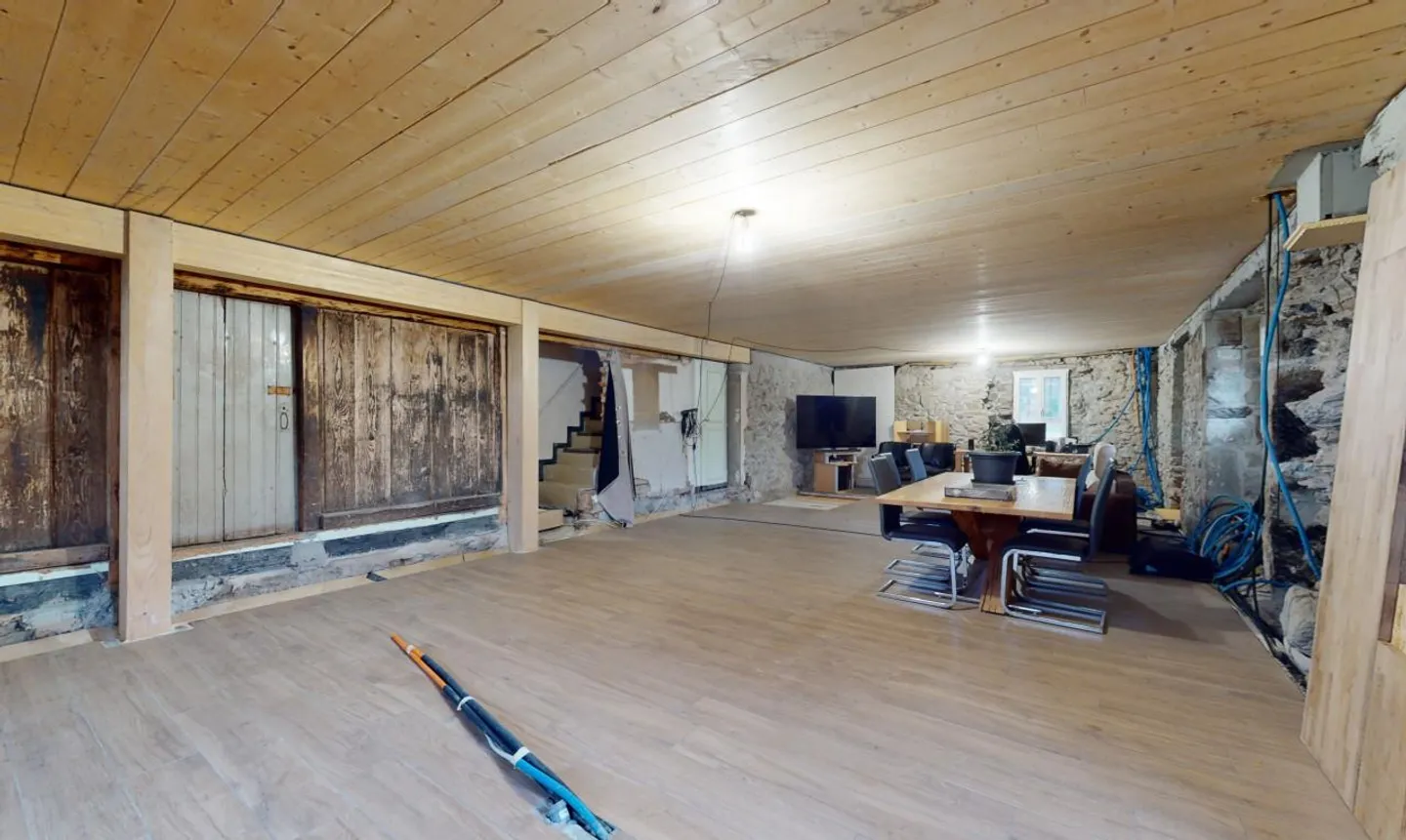 A property with multiple possibilities! - Photo 7 of 13
