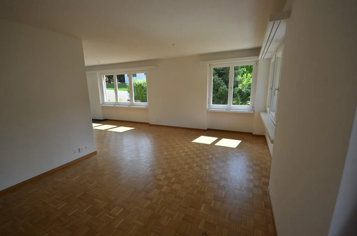 Attractive and spacious apartment in a green environment - Photo 3 of 12