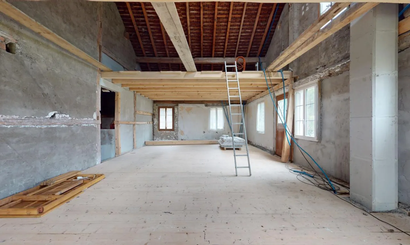 A property with multiple possibilities! - Photo 8 of 13